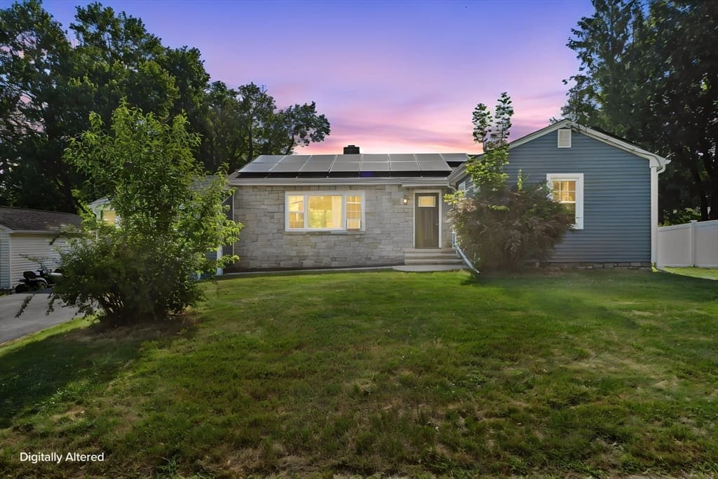 5 5th Ave, Dudley MA 01571