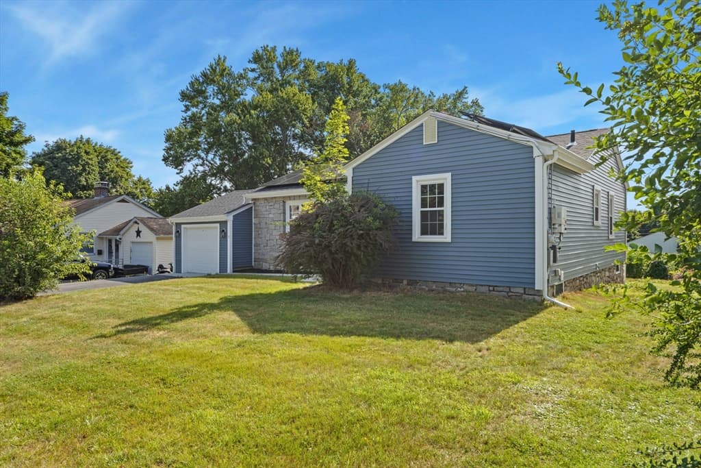 Single Family Residence at 5 5th Ave, Dudley MA 01571, Dudley, photo 5 of 39