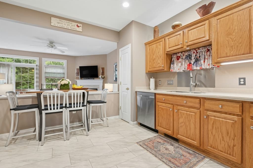 Condominium at 44 Cherry Ln # 44, Grafton MA 01560, Grafton, photo 9 of 41