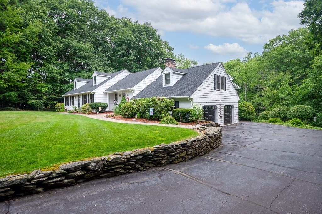 240 Meadow Wood Dr, Holden MA 01520 photo 3