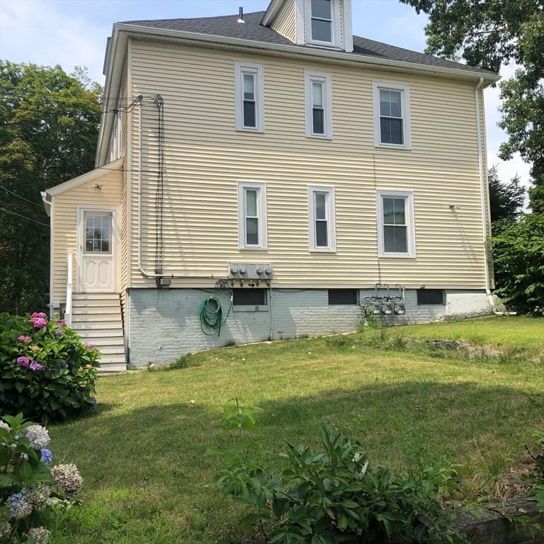 16 California Court, Clinton MA 01510 photo 2
