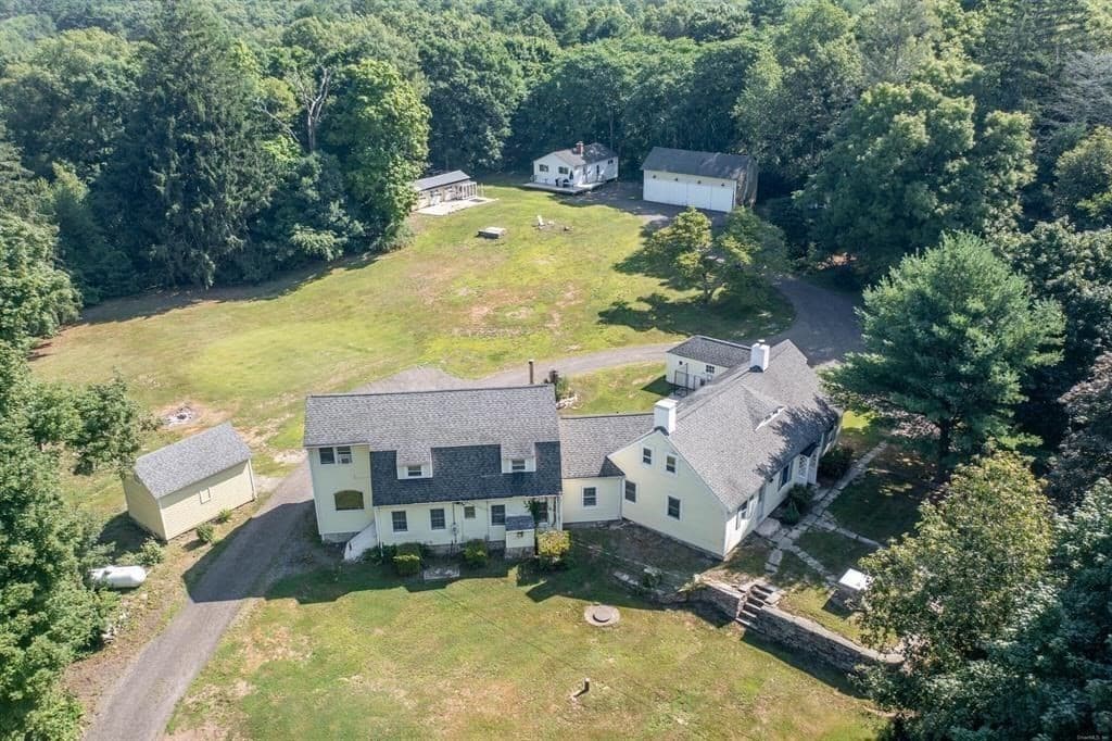 Single Family Residence at 1530 Hartford Pike, Killingly CT 06243, photo 2 of 40