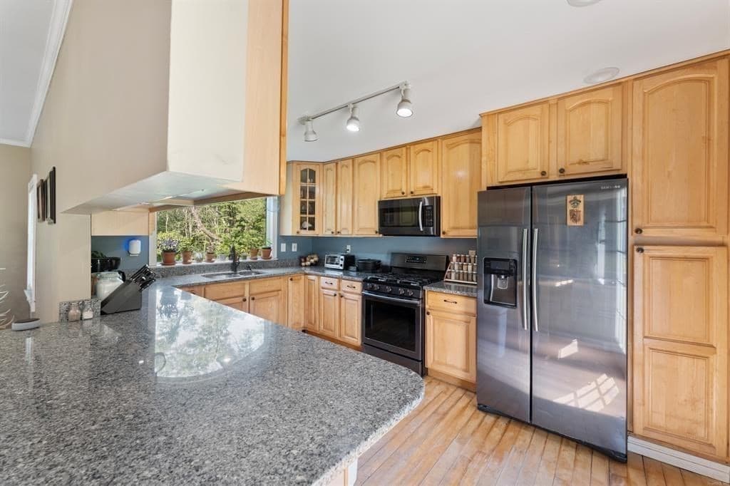 Single Family Residence at 1530 Hartford Pike, Killingly CT 06243, photo 3 of 40