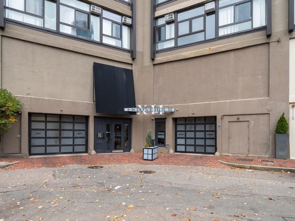 12 Stoneholm, Boston MA 02115