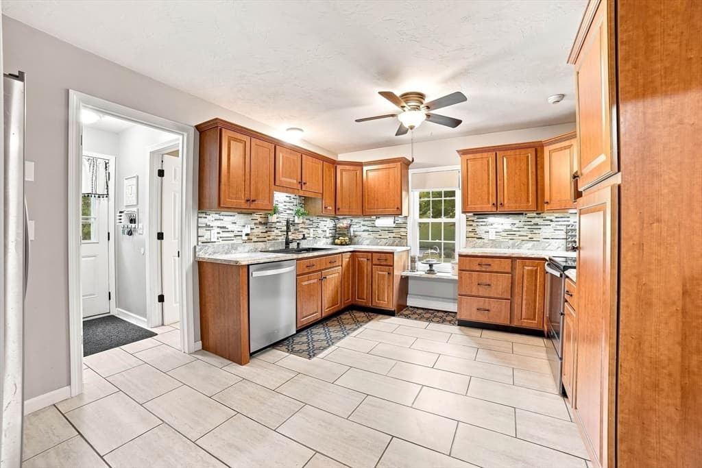 7 Leela Lane, Leicester MA 01542 photo 8