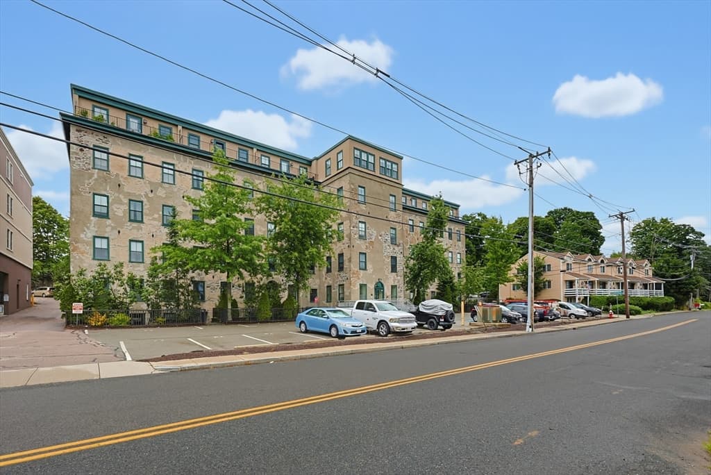 426 Mount Hope St # 308, North Attleboro MA 02760