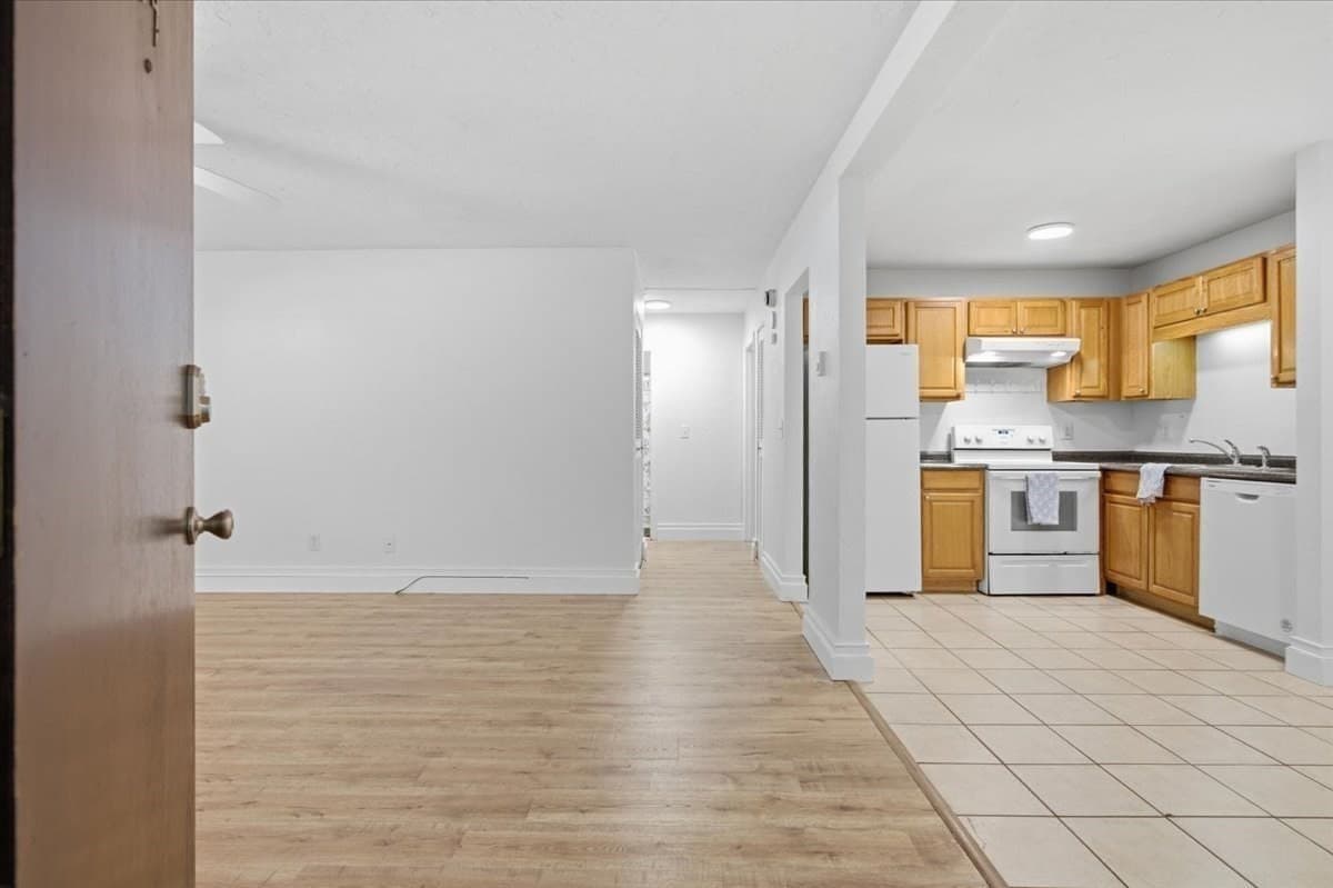 Condominium at 976 Plain # 54, Marshfield MA 02050, Marshfield, photo 7 of 39