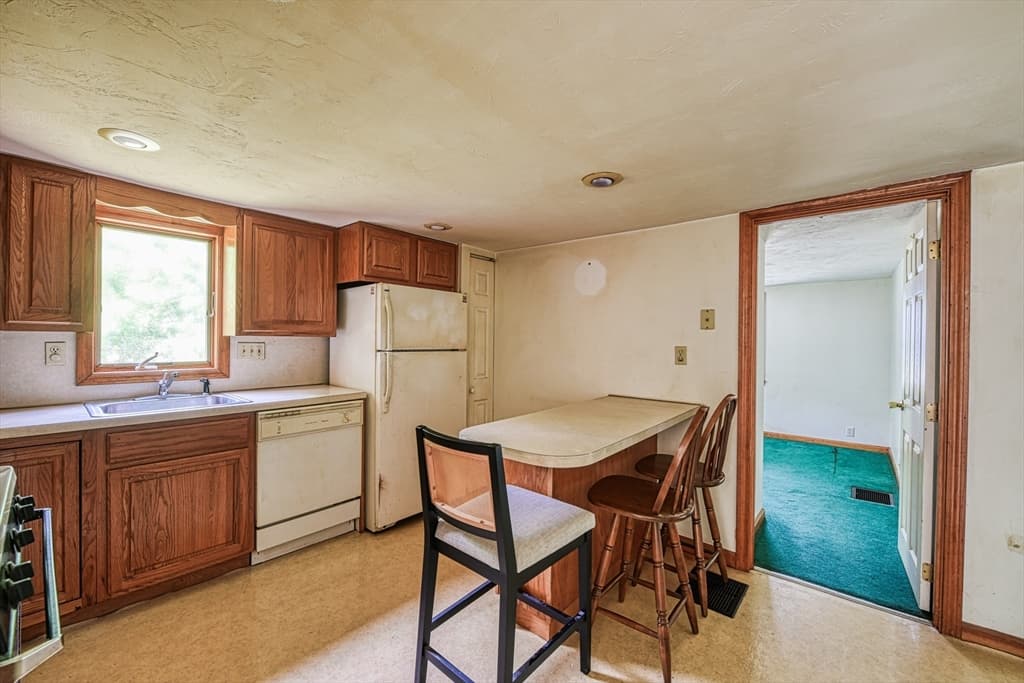 502 South St, Holbrook MA 02343 photo 10