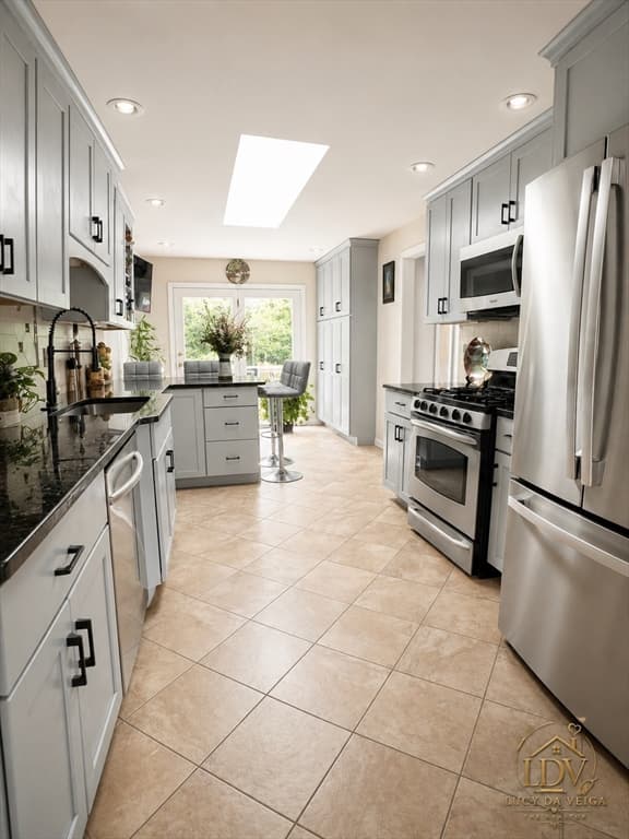 252 Elizabeth Dr, Ludlow MA 01056 photo 3