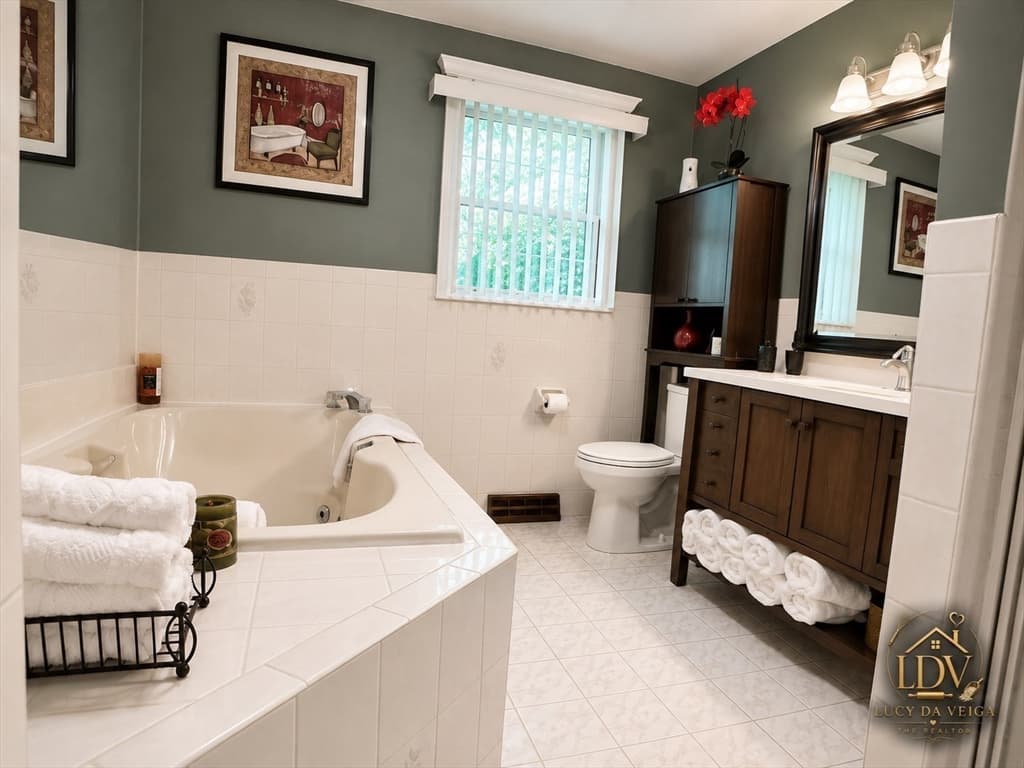 252 Elizabeth Dr, Ludlow MA 01056 photo 9