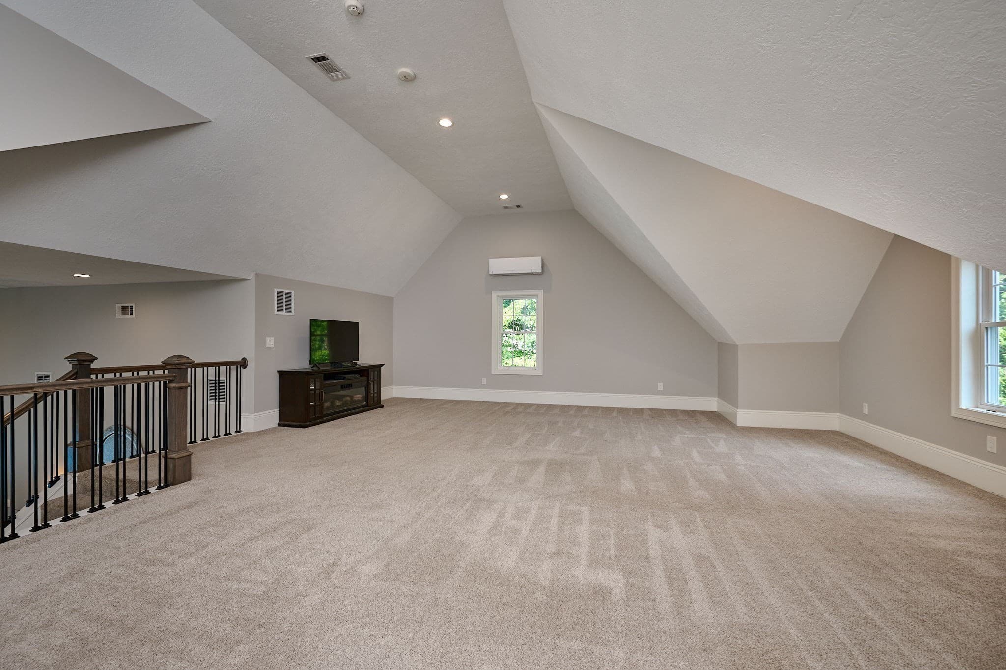Single Family Residence at 2 Kevin Dr, Southampton MA 01073, photo 11 of 42