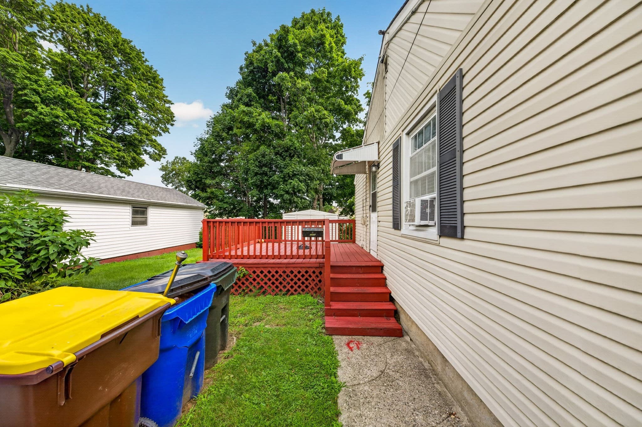 Single Family Residence at 458 Orswell St, Fall River MA 02721, photo 6 of 33