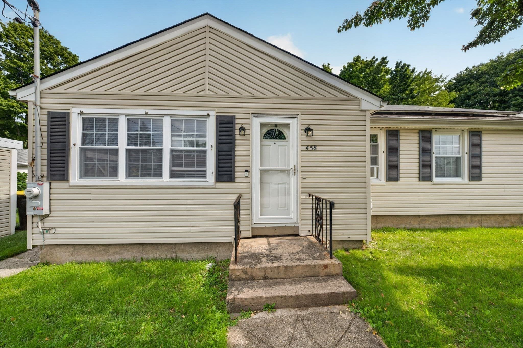 Single Family Residence at 458 Orswell St, Fall River MA 02721, photo 3 of 33