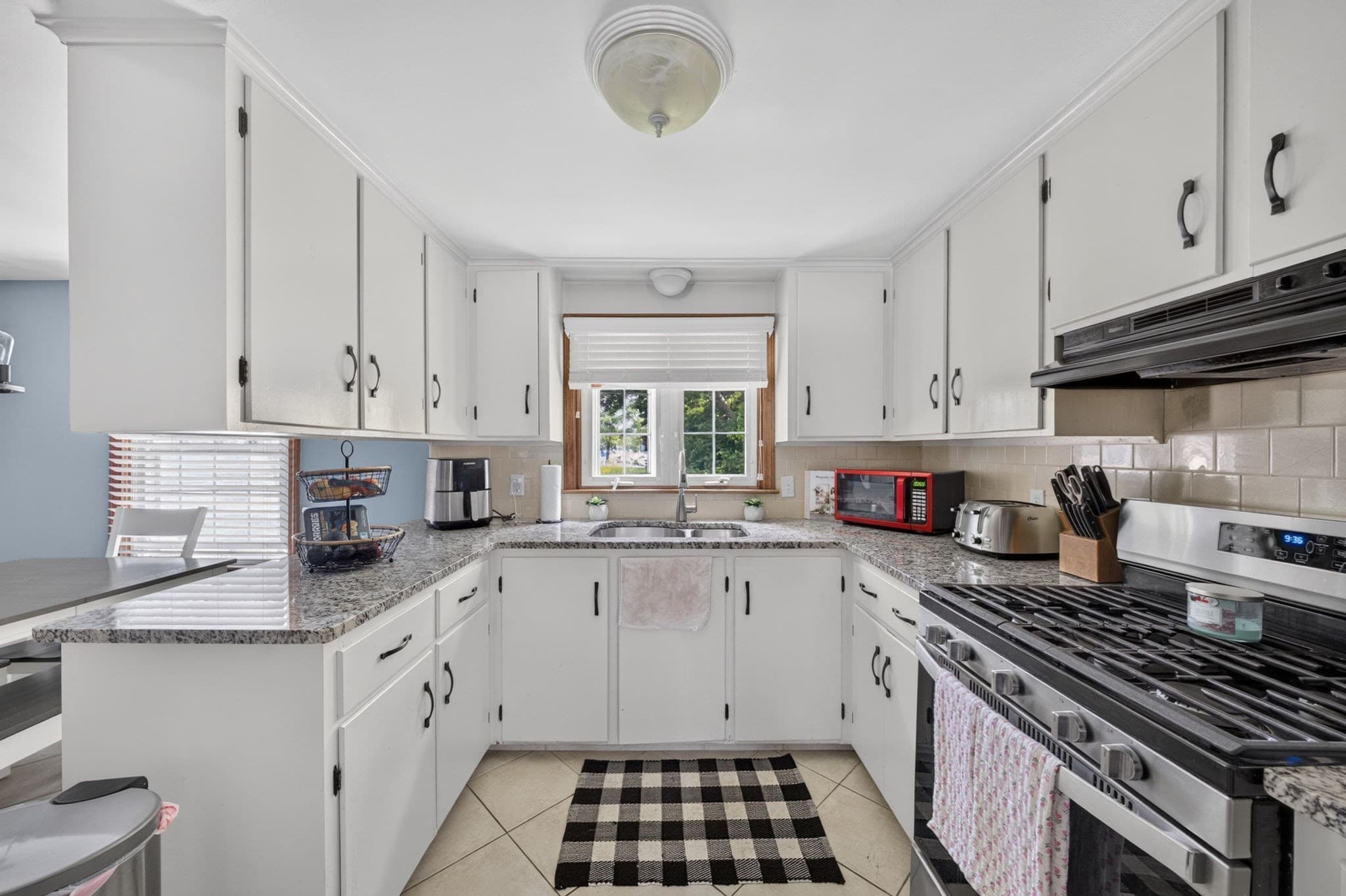 Single Family Residence at 458 Orswell St, Fall River MA 02721, photo 15 of 33