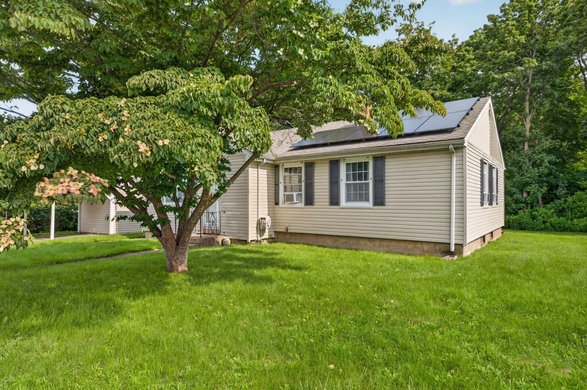 Single Family Residence at 458 Orswell St, Fall River MA 02721, photo 4 of 33