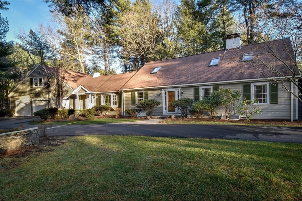 9 Buttercup Ln, Dover MA 02030