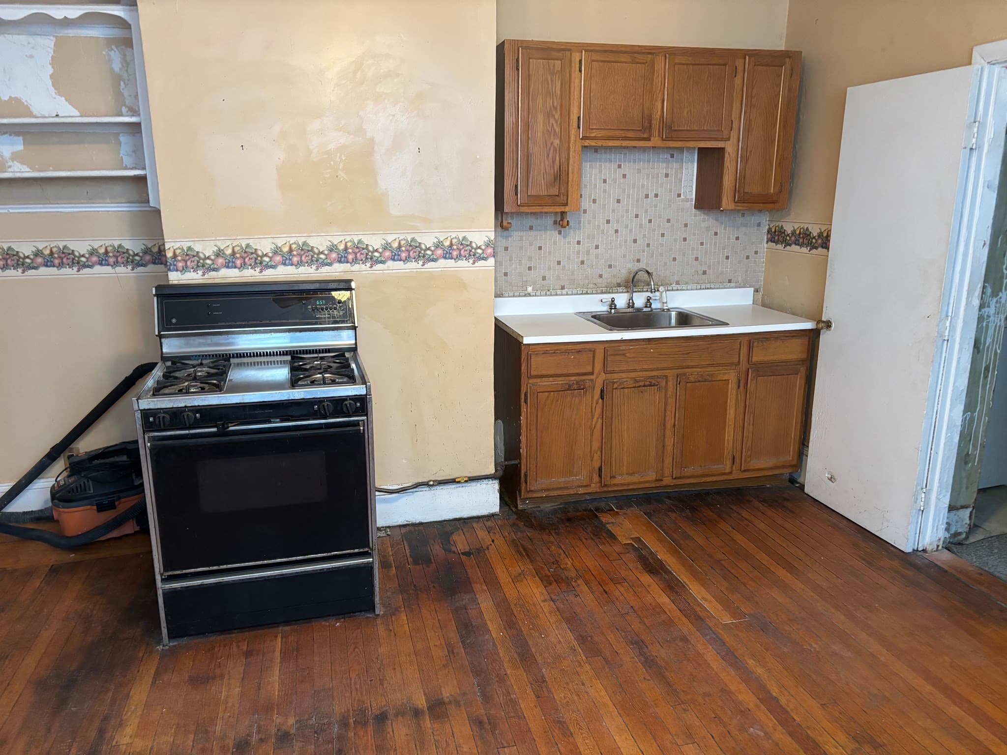 3 Family at 31 Lawrence Ave, Boston MA 02121, Boston, photo 10 of 19