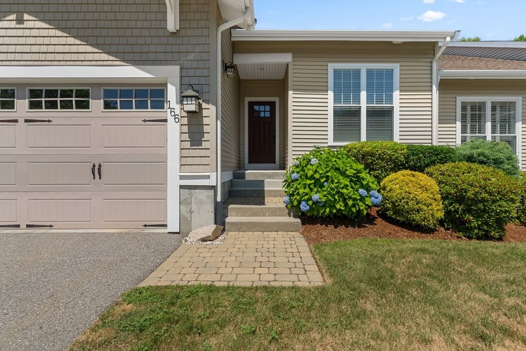 166 Walden Way # 166, Milford MA 01757