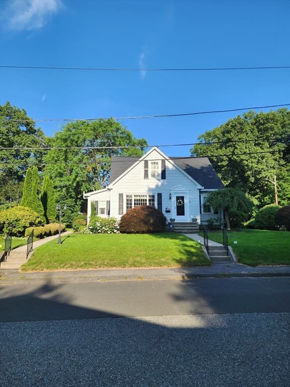 39 Everett Ave, Webster MA 01570 photo 2