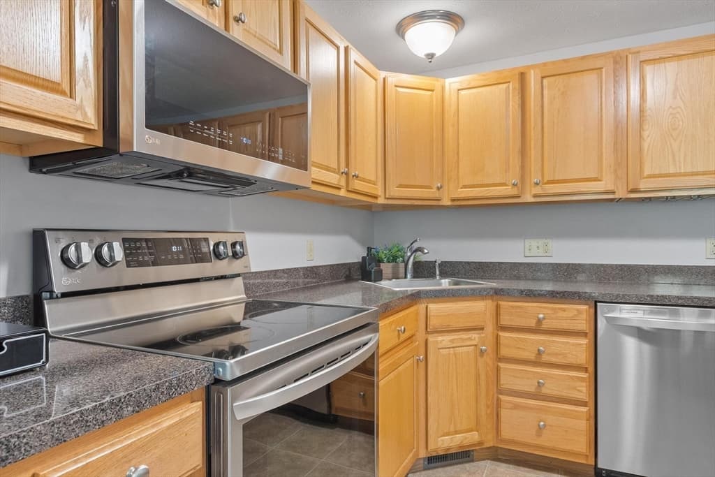35 Green Briar Rd # 35, Fitchburg MA 01420 photo 12