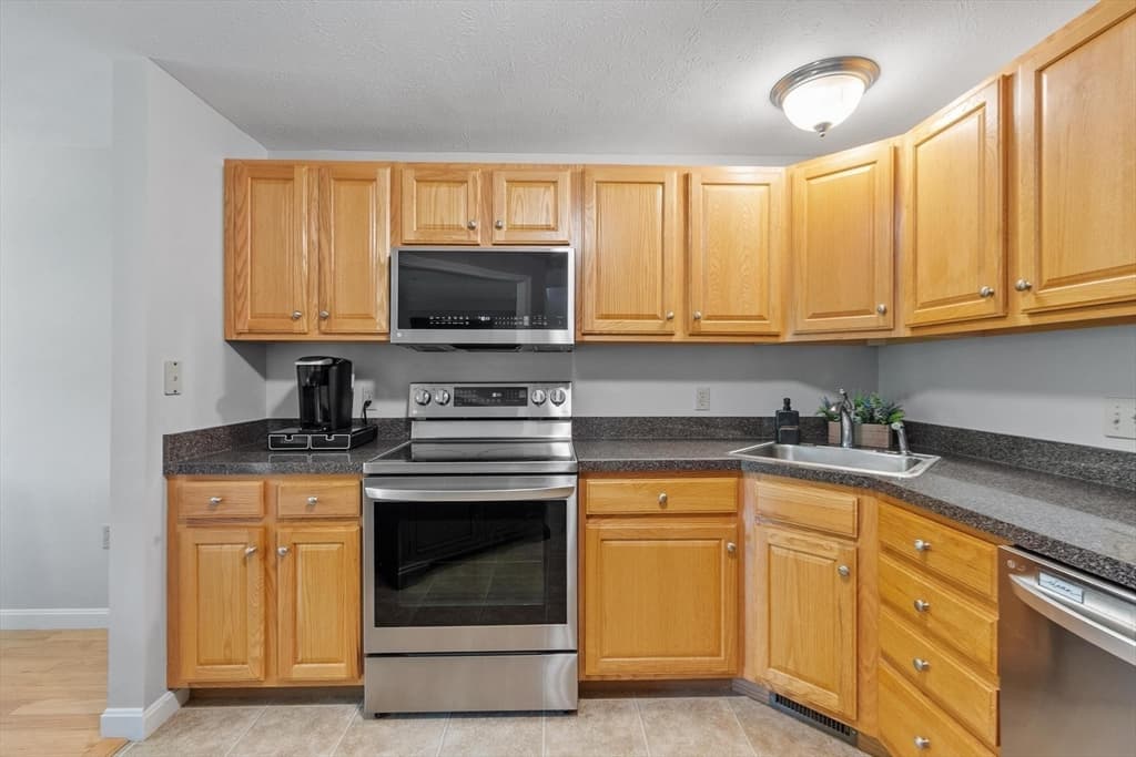 35 Green Briar Rd # 35, Fitchburg MA 01420 photo 11