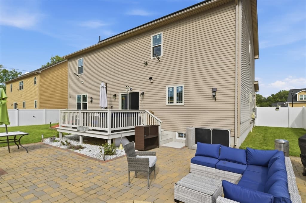 11 Elaine Cir, Springfield MA 01109 photo 6