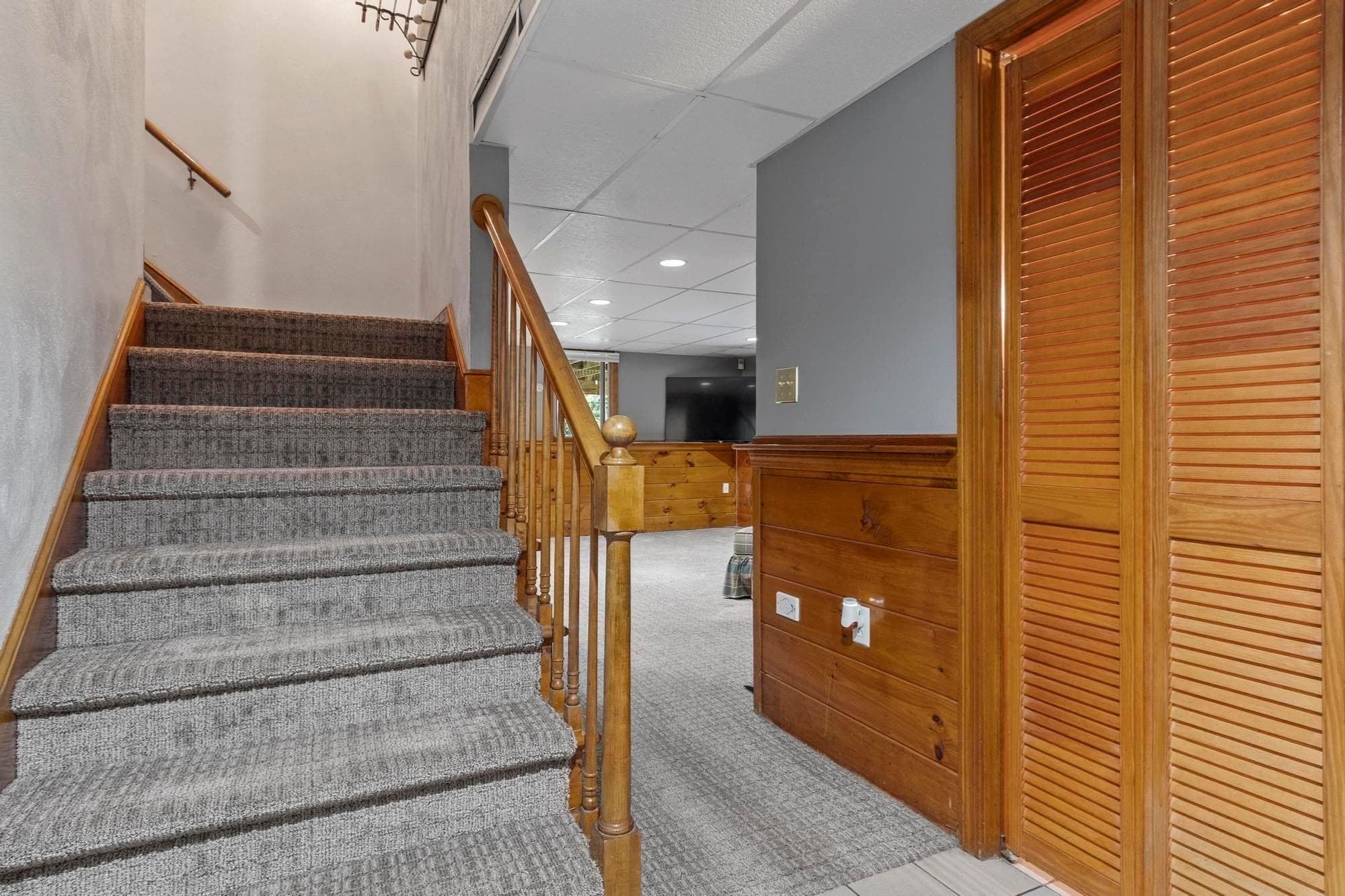 Single Family Residence at 17 Sycamore Drive, Rutland MA 01543, photo 26 of 41