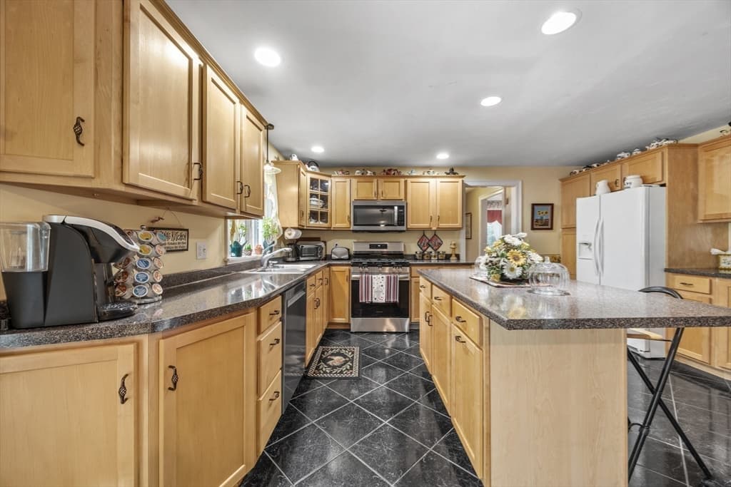 37 Malbone St, Lakeville MA 02347 photo 17