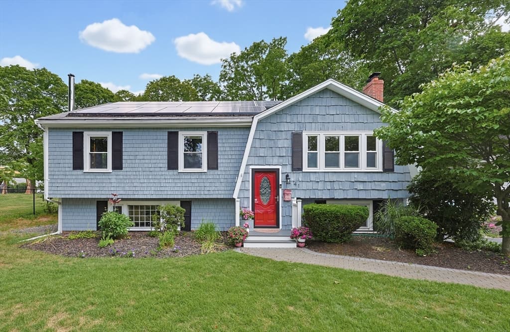 41 Myrtle St, Rockland MA 02370