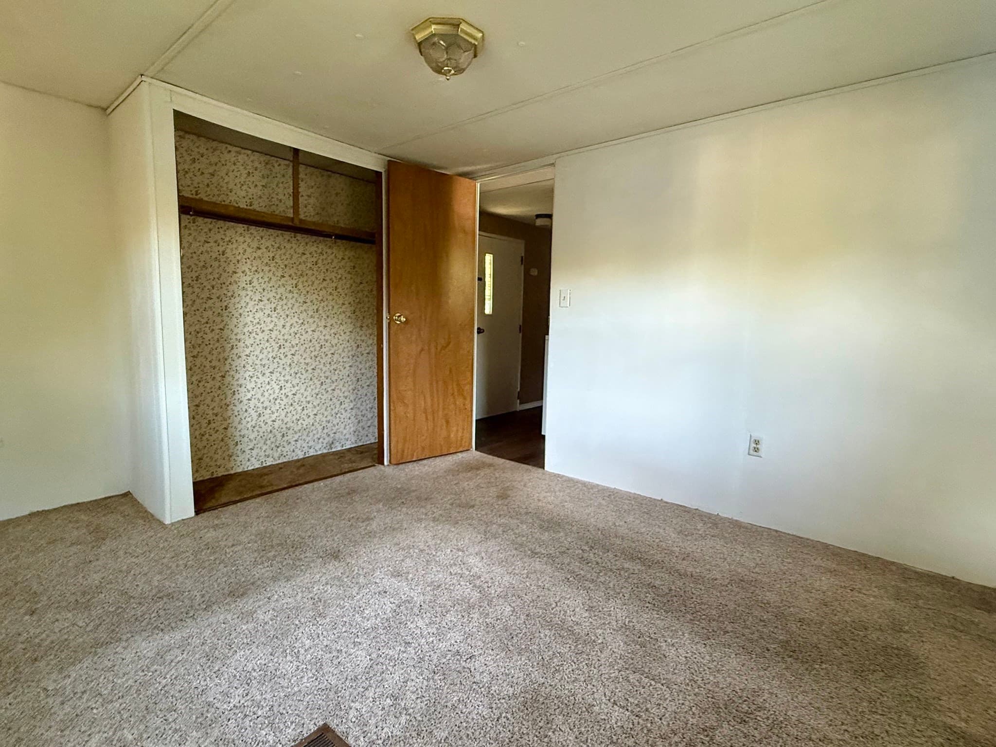 Mobile Home at 3 Heritage Dr., Warren MA 01083, photo 15 of 19