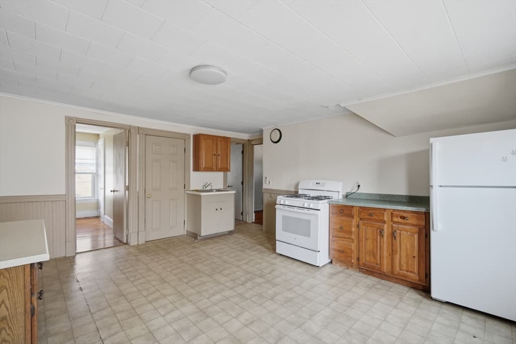 23 Frederick St, Westfield MA 01085 photo 6