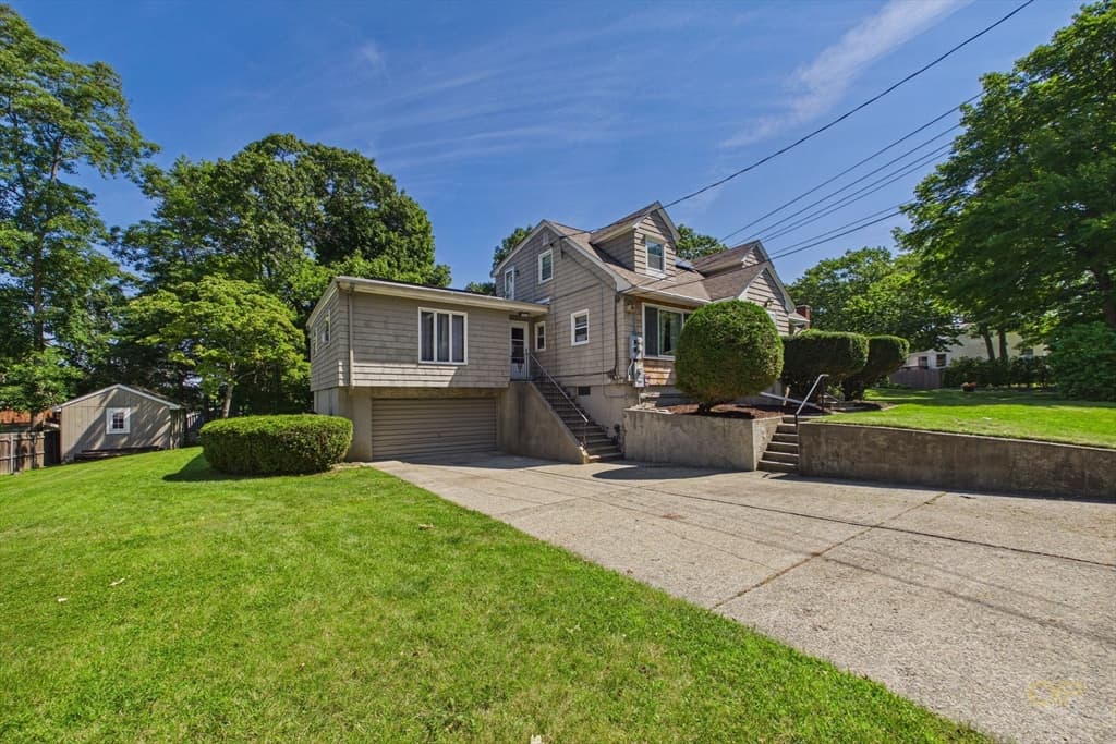 844 Hood St, Fall River MA 02720 photo 3