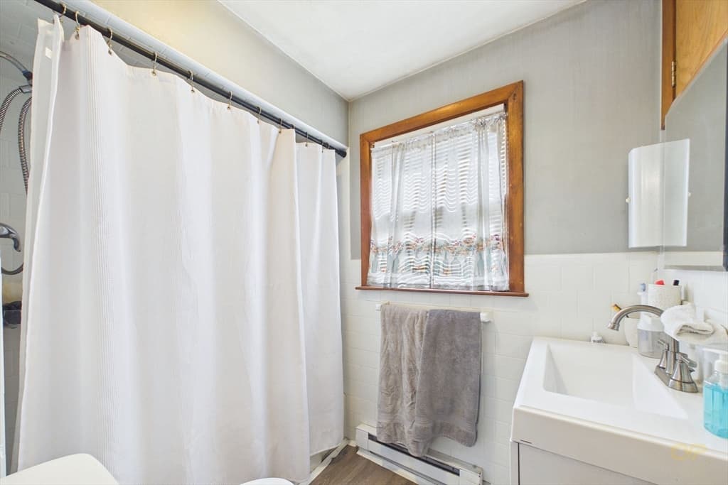 844 Hood St, Fall River MA 02720 photo 11