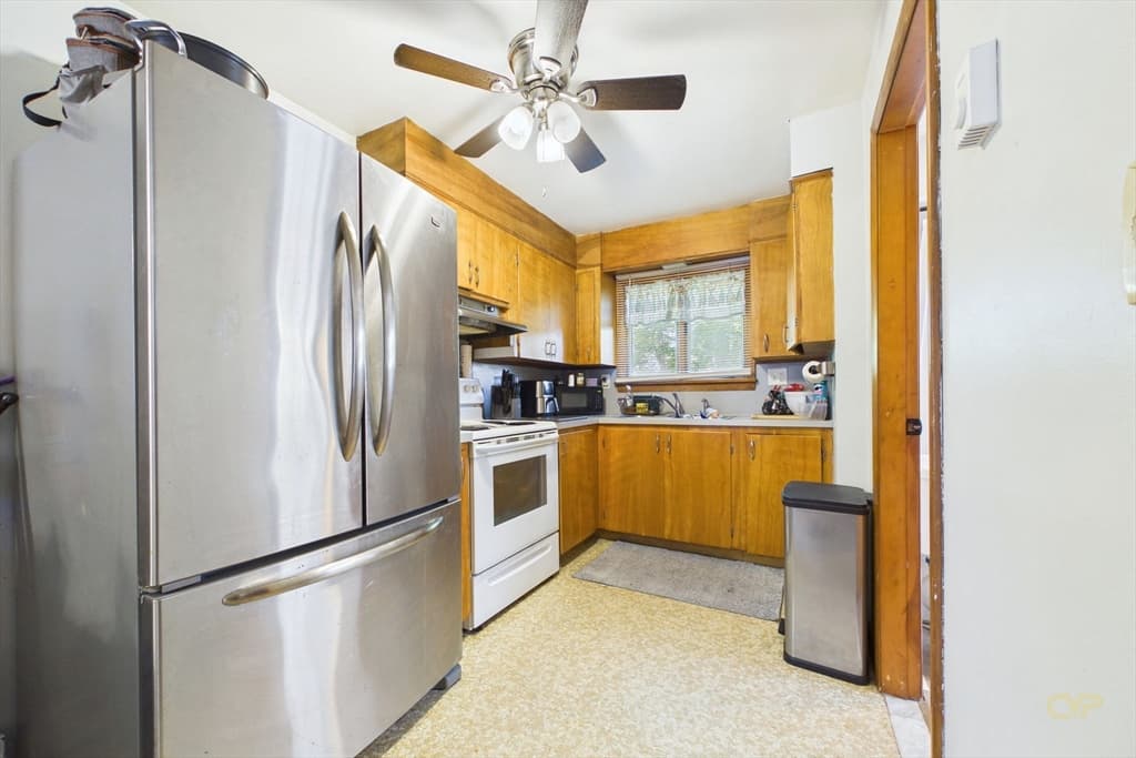 844 Hood St, Fall River MA 02720 photo 8