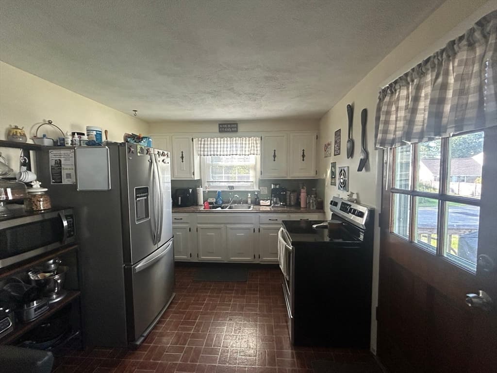 387 Mendon Rd, Attleboro MA 02703 photo 4