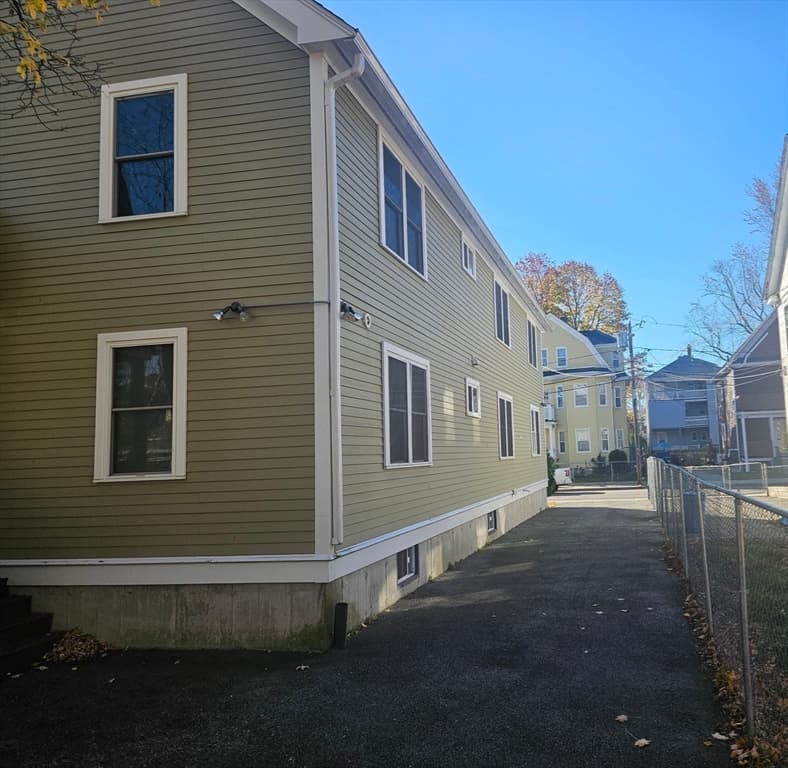 20 Massasoit St, Boston MA 02136 photo 12
