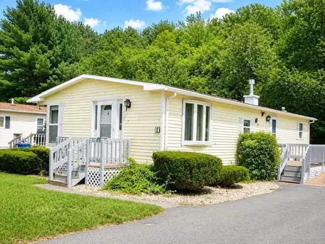 1 Canterbury Lane, Rockland MA 02370