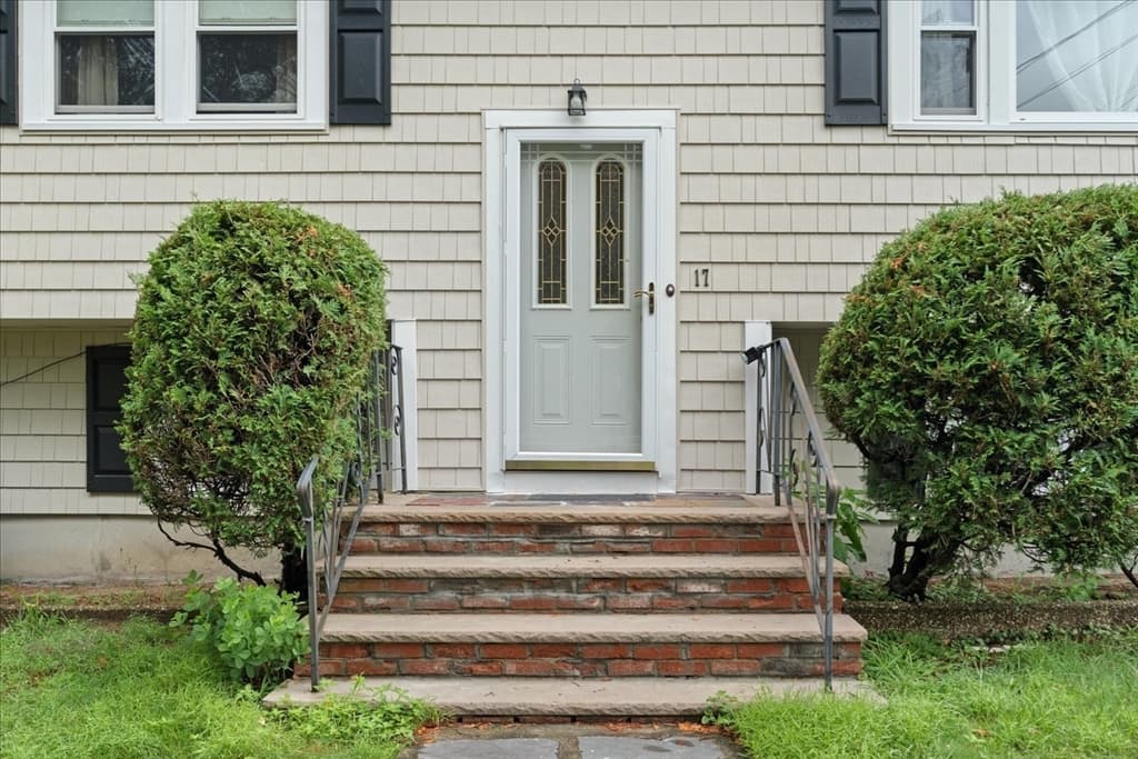 17 Brewster Dr, Bridgewater MA 02324 photo 2