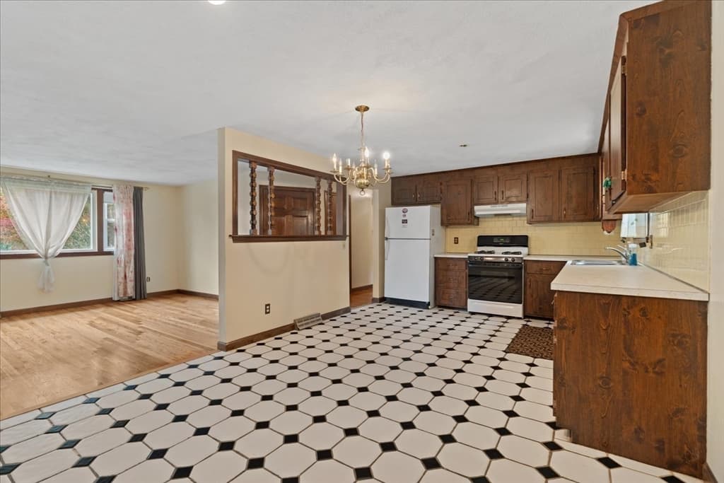 17 Brewster Dr, Bridgewater MA 02324 photo 5