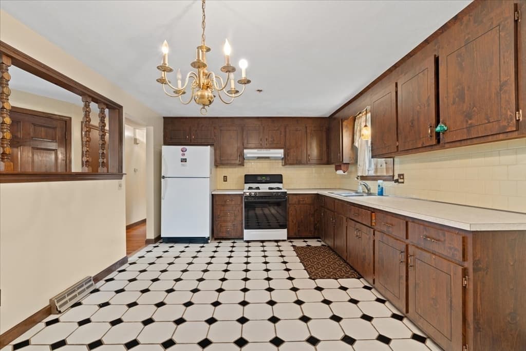 17 Brewster Dr, Bridgewater MA 02324 photo 8