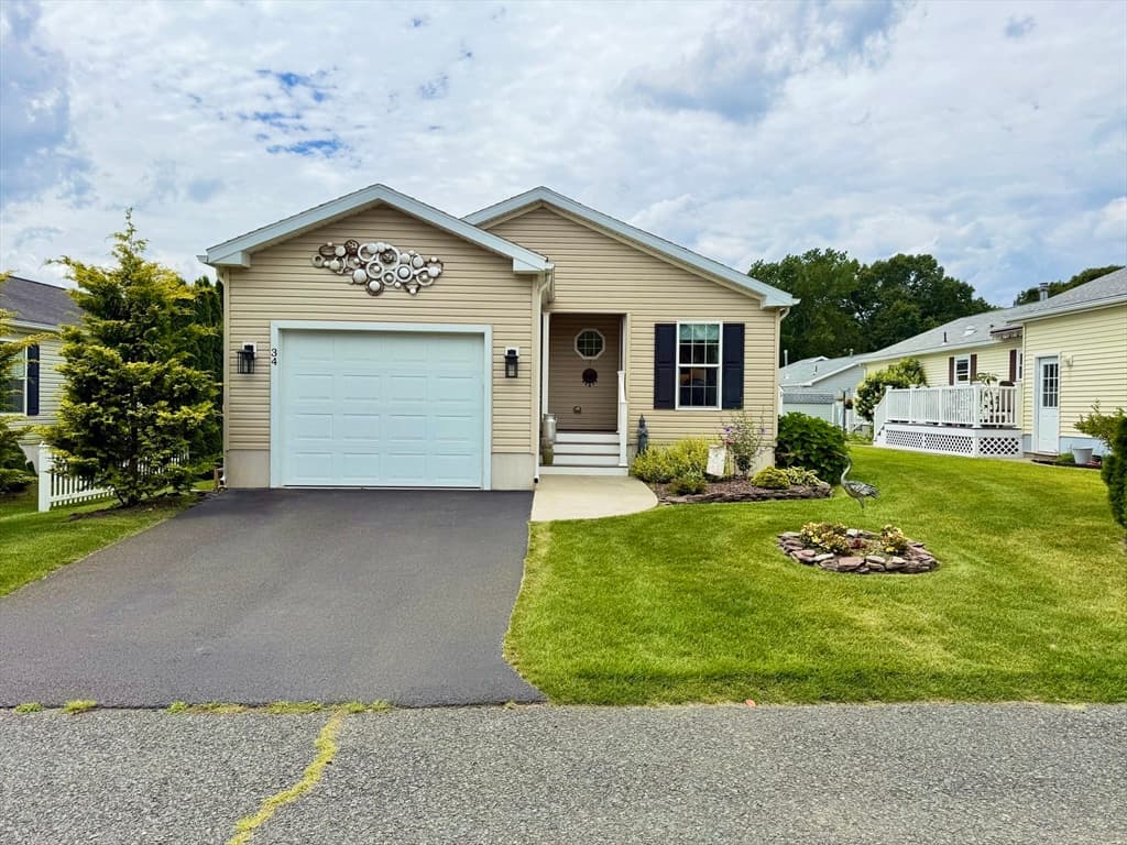 34 Sunrise Lane, Chicopee MA 01020 photo 2