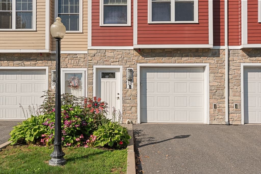 18 Saint Marys Way # 18, Marlborough MA 01752 photo 2