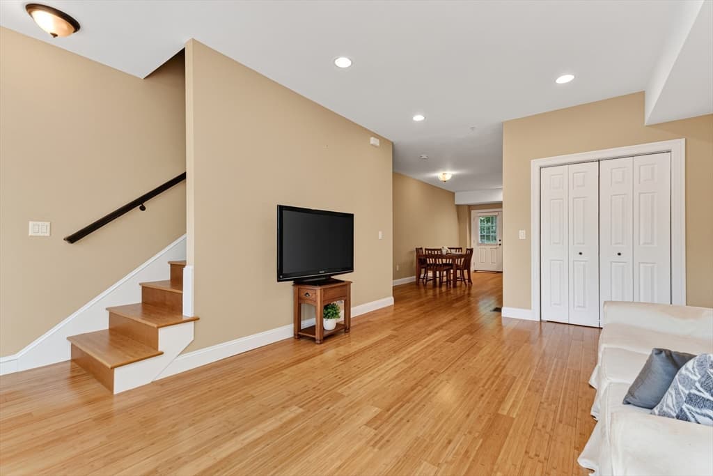 18 Saint Marys Way # 18, Marlborough MA 01752 photo 14