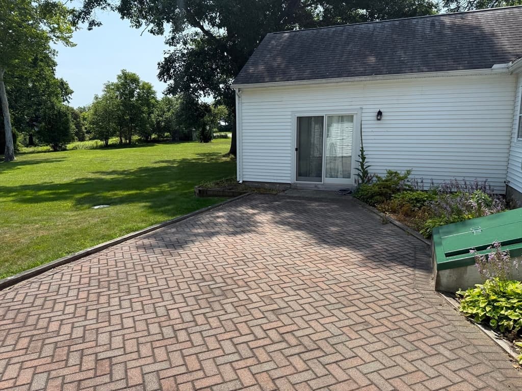 1030 South East Street, Amherst MA 01002 photo 7