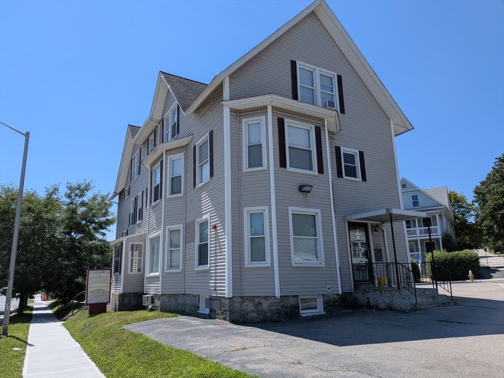 188 Park Ave Aka 127 Institute Rd, Worcester MA 01609