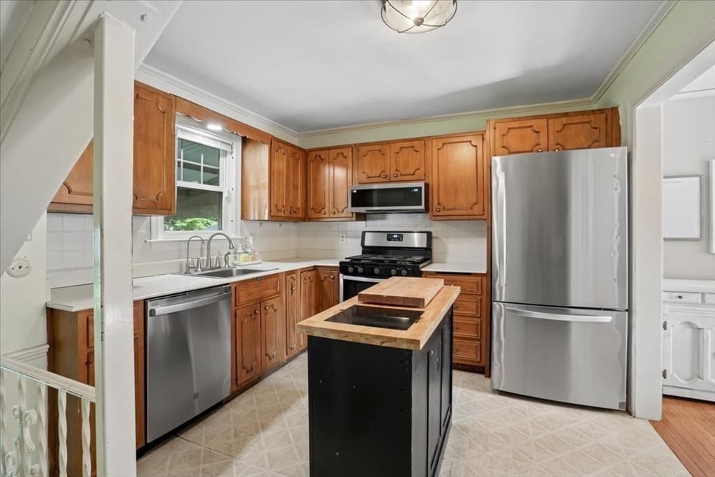 Single Family Residence at 53 Putnam Park, Fitchburg MA 01420, Fitchburg, photo 8 of 25