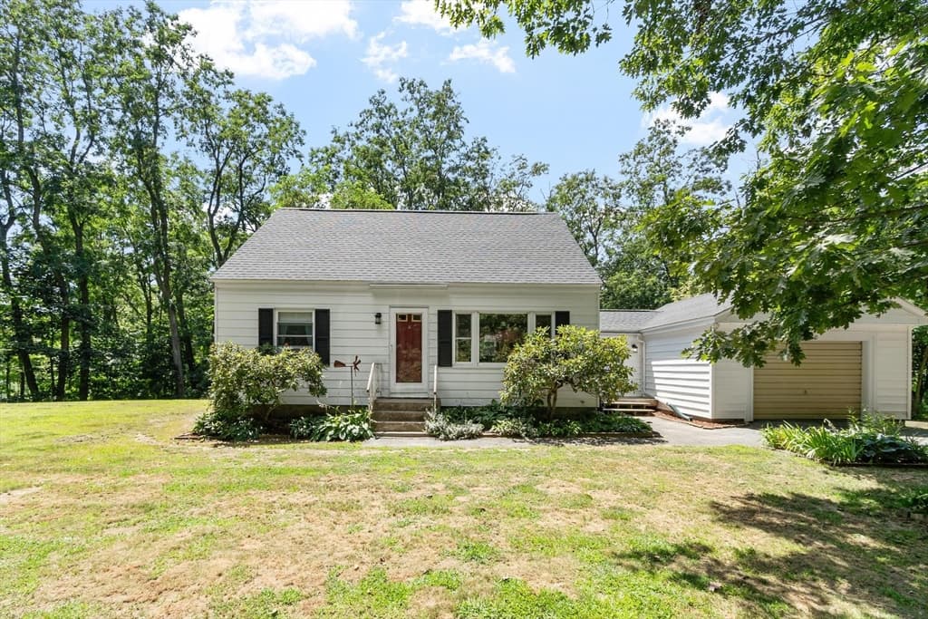 430 Williams Rd, Fitchburg MA 01420 photo 2