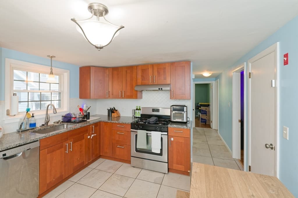 799 Franklin St, Worcester MA 01604 photo 9