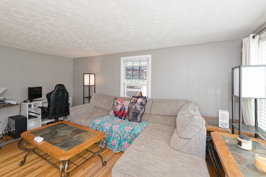 799 Franklin St, Worcester MA 01604 photo 4