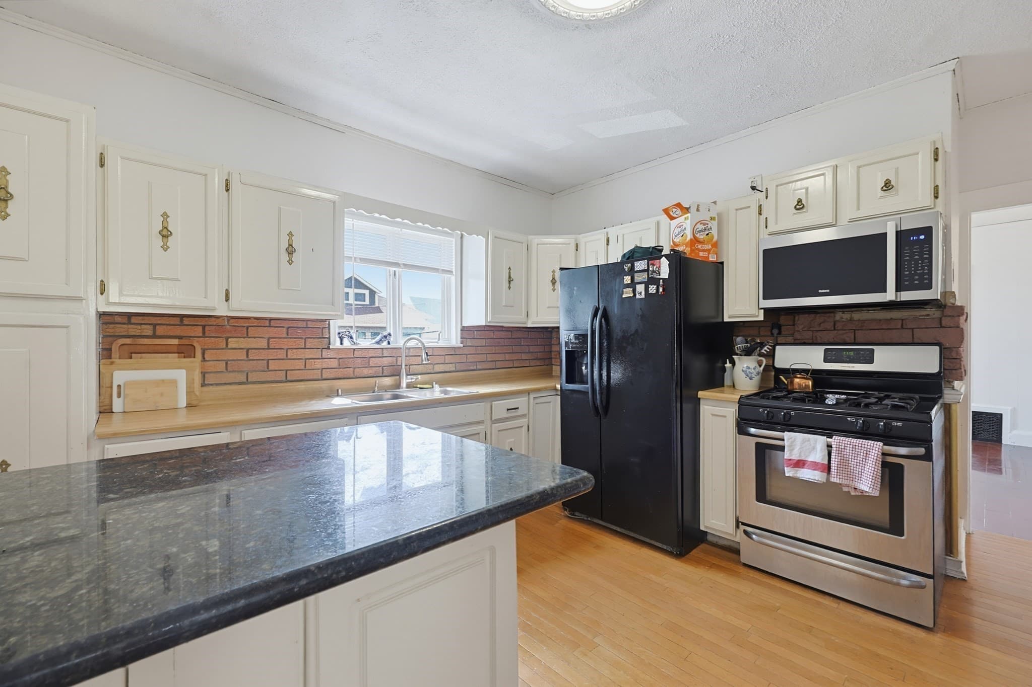 3 Family at 36-38 Gardena St, Boston MA 02135, photo 12 of 40
